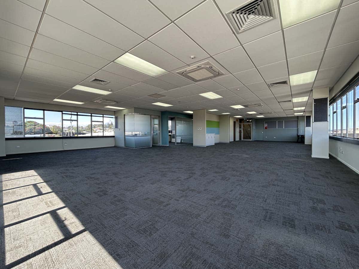 L2 EW, 214 D.East 10 L2 EW, 214 D.East 10