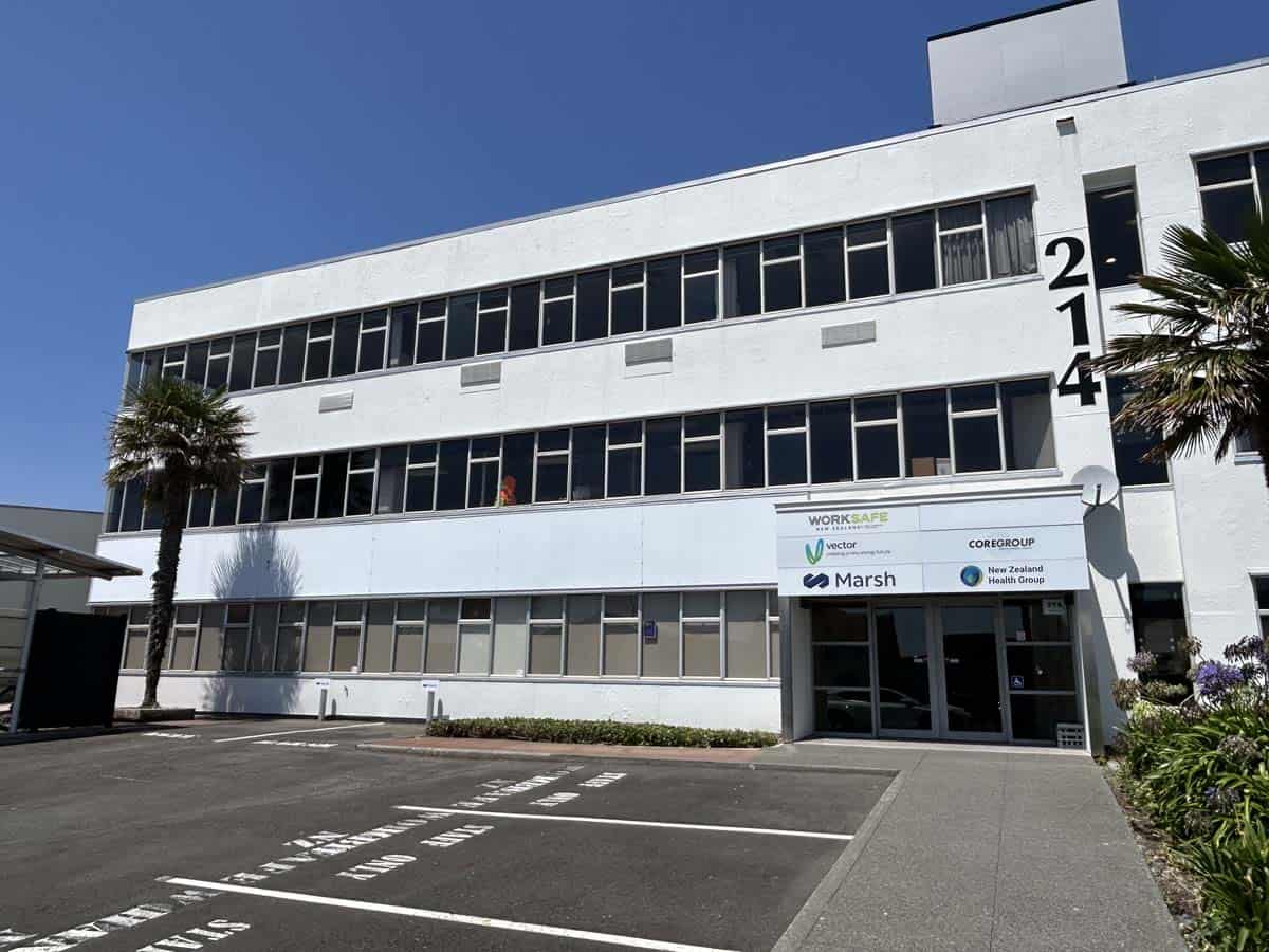 L2 EW, 214 D.East 20 L2 EW, 214 D.East 20